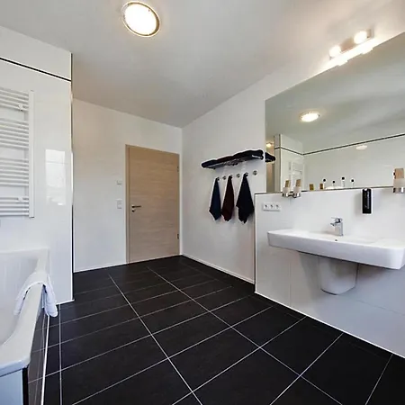 Mit Fruehstueck In *